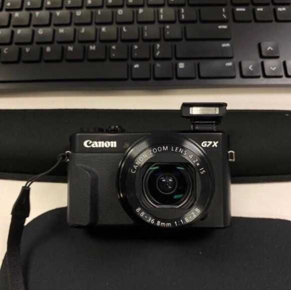 Canon G7X Mark II Digital Camera - Picture 2 of 9